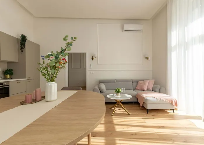Cozy Bajcsy 31
