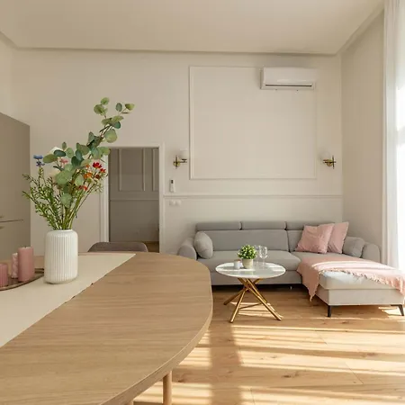 Cozy Bajcsy 31