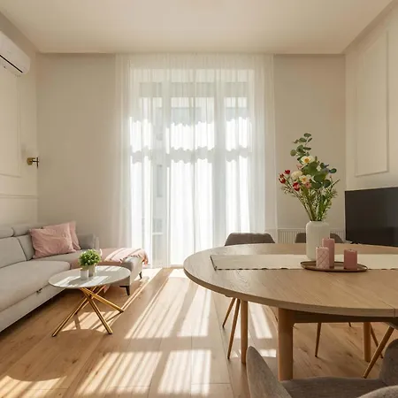 Cozy Bajcsy 31 *
