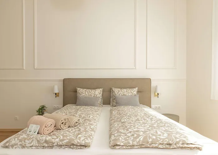 Cozy Bajcsy 31 *