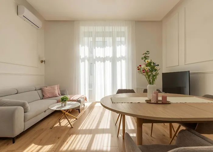 Cozy Bajcsy 31 *